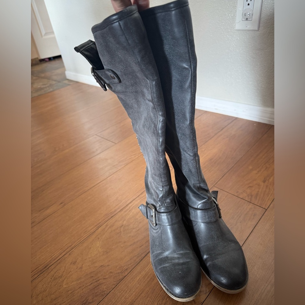 Women’s knee high boots size 6
